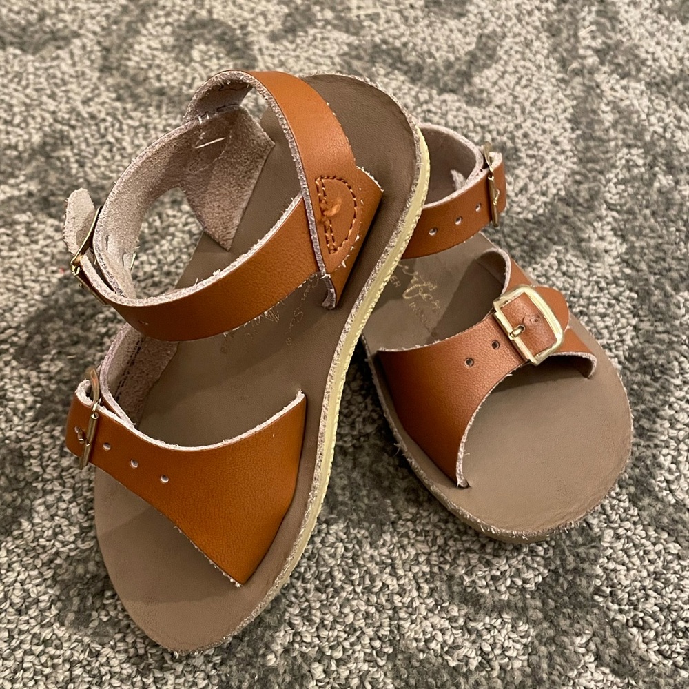 Hoy Sun Sans Surfer sandal LIKE NEW Tan